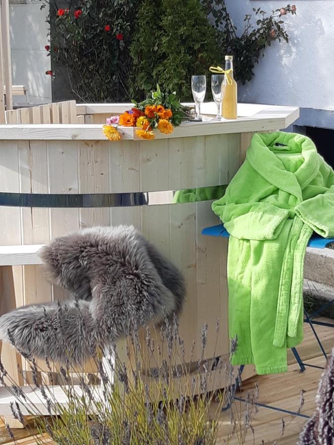 Gite La Petite Maison Horlogere Et Jacuzzi , Raquettes Les Fontenelles Eksteriør bilde